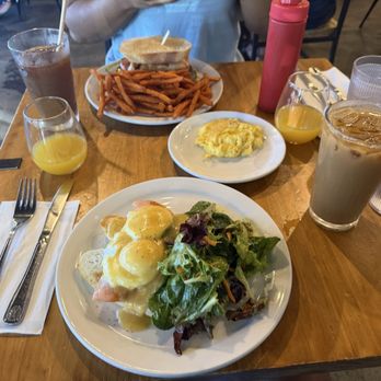 Egghead Cafe - Smoky Salmon Benedict - Coffee & Tea Near Me - Honolulu, Hawaii Egghead Cafe - Smoky Salmon Benedict - Coffee & Tea Near Me - Honolulu, Hawaii