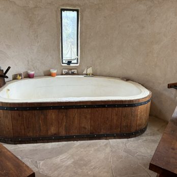 Newman Castle - Bathroom - Bus Tours Near Me - Bellville, Texas Newman Castle - Bathroom - Bus Tours Near Me - Bellville, Texas