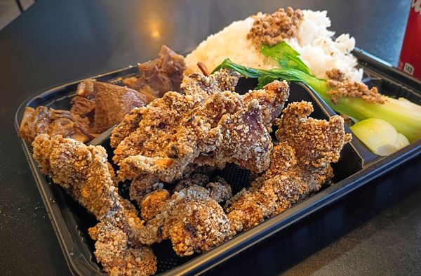 Lee’s Kitchen Noodle & Rice U Dub by null