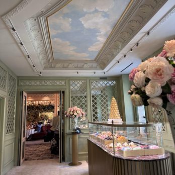 Ladurée - Macarons Near Me - Paris, 75