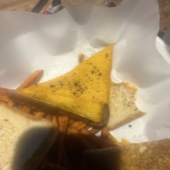 Yard House Boston - Grilled cheese - Beer Bar Near Me - Boston, Massachusetts Yard House Boston - Grilled cheese - Beer Bar Near Me - Boston, Massachusetts