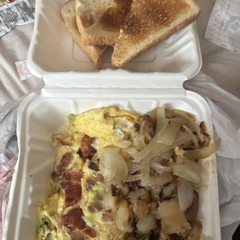 Village Green Restaurant - western omelette no ham add bacon - Breakfast & Brunch Near Me - Gaithersburg, Maryland