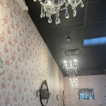 Maggie’s Table - Decor - Diners Near Me - Jacksonville, Florida