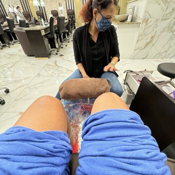 Vinci Nail Spa - Lele getting ready to relax me while this wonderful chair massages my back - Nail Salons Near Me - High Point, North Carolina Vinci Nail Spa - Lele getting ready to relax me while this wonderful chair massages my back - Nail Salons Near Me - High Point, North Carolina