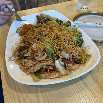 Hidden Dumpling House - Landpark - Deluxe Chow Mein Dish - Chinese Near Me - Sacramento, California Hidden Dumpling House - Landpark - Deluxe Chow Mein Dish - Chinese Near Me - Sacramento, California