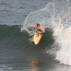 Centered Surfing - Throwing spray!