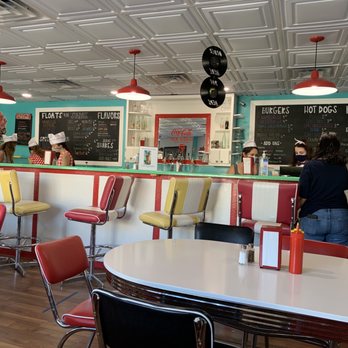 Schultze's Old Fashioned Soda Shop - Counter area - Desserts Near Me - Perry, Georgia