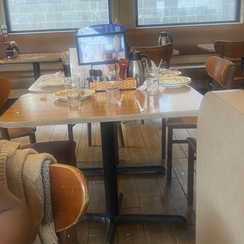 IHOP - Dirty tables before us. - Breakfast & Brunch Near Me - Royal Oak, Michigan
