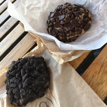 Gideon's Bakehouse - Cookies and cream cookie (L) Chocolate chip cookie (R) - Bakeries Near Me - Orlando, Florida Gideon's Bakehouse - Cookies and cream cookie (L) Chocolate chip cookie (R) - Bakeries Near Me - Orlando, Florida