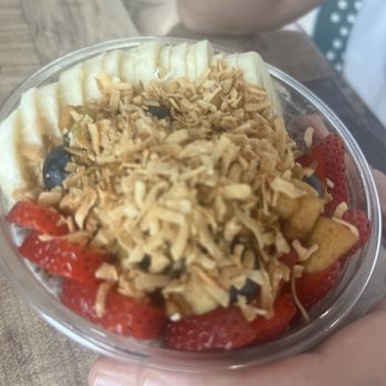 Humbowl Juice Bar - Granola toppings, fruit,  acia and more ! - Juice Bars & Smoothies Near Me - Orange, California