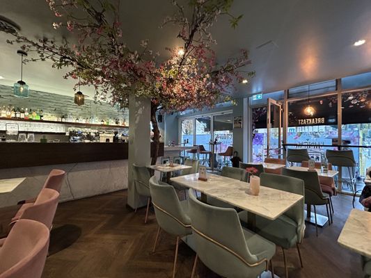 Chinaski Studio & Bar by null