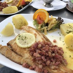 Dorfkrug - Scholle mit Speckwürfeln und Salzkartoffeln