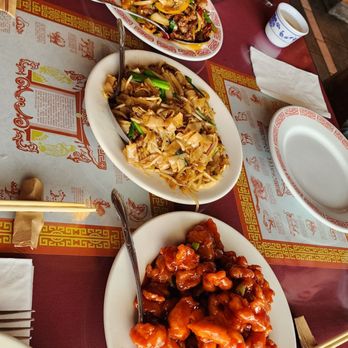 Dynasty - Chow fun, sliced lamb in szechuan, and orange peel chicken. - Chinese Near Me - Big Bear Lake, California Dynasty - Chow fun, sliced lamb in szechuan, and orange peel chicken. - Chinese Near Me - Big Bear Lake, California