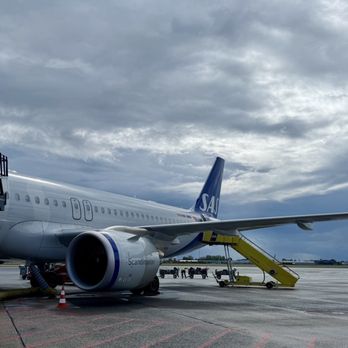 Københavns Lufthavn - Walking on the tarmac to my plane - Airports Near Me - Kastrup, 84 Københavns Lufthavn - Walking on the tarmac to my plane - Airports Near Me - Kastrup, 84