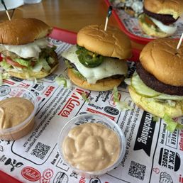 M'ini Burgers: Malibu Chicken, Mexicali, Falafel