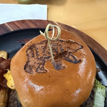 Alaskan Burger & Brew - The Bacon Cheeseburger #03 - Burgers Near Me - Anchorage, Alaska Alaskan Burger & Brew - The Bacon Cheeseburger #03 - Burgers Near Me - Anchorage, Alaska
