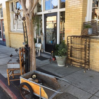 Lily Fields Vintage - Women's Clothing Near Me - Santa Paula, California Lily Fields Vintage - Women's Clothing Near Me - Santa Paula, California