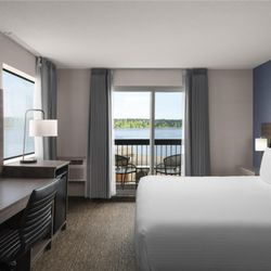 Anchor Inn & Suites - King Room Beach Front