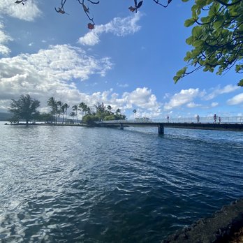 Liliuokalani Gardens - A short pedestrian bridge makes Coconut Island (Moku ola) easily accessible from the Liliʻuokalani Park and Gardens - Parks Near Me - Hilo, Hawaii