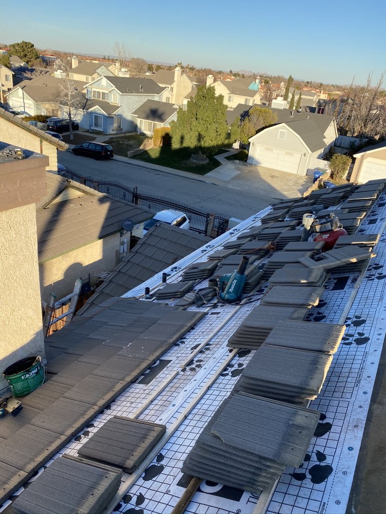 Slide of Benny’s Roofing Services