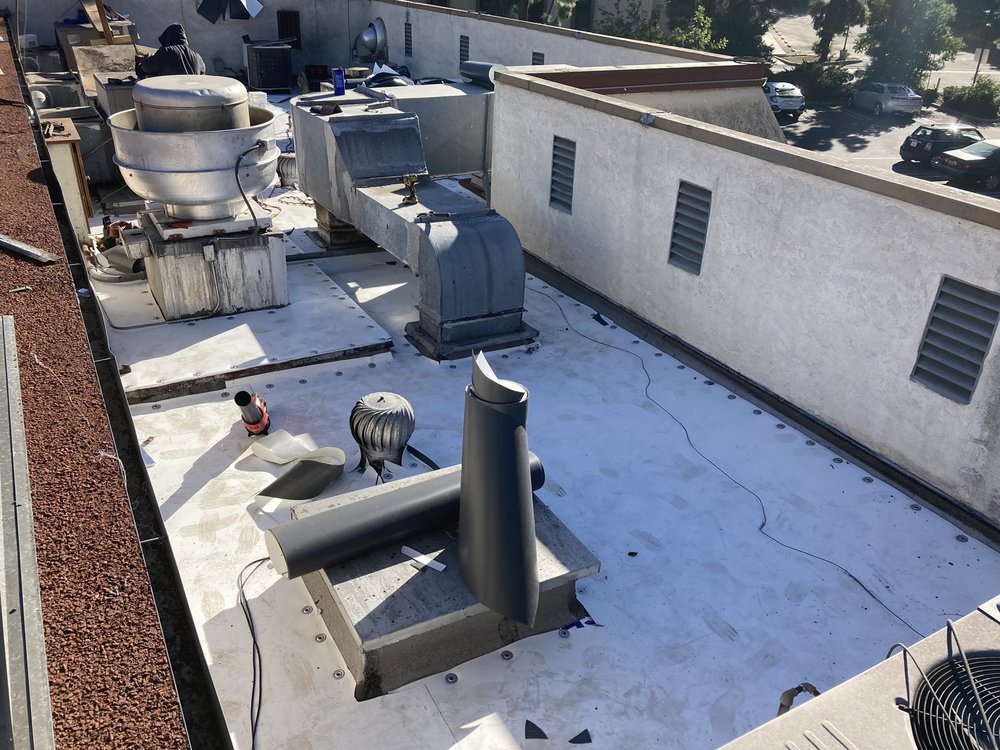 Slide of Wences Roofing Team