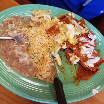 Izzy's Cafe - Chilaquiles con huevo (Red sauce). Hot, flavorful and just the right amount of crunch. - Seafood Near Me - Reseda, California Izzy's Cafe - Chilaquiles con huevo (Red sauce). Hot, flavorful and just the right amount of crunch. - Seafood Near Me - Reseda, California