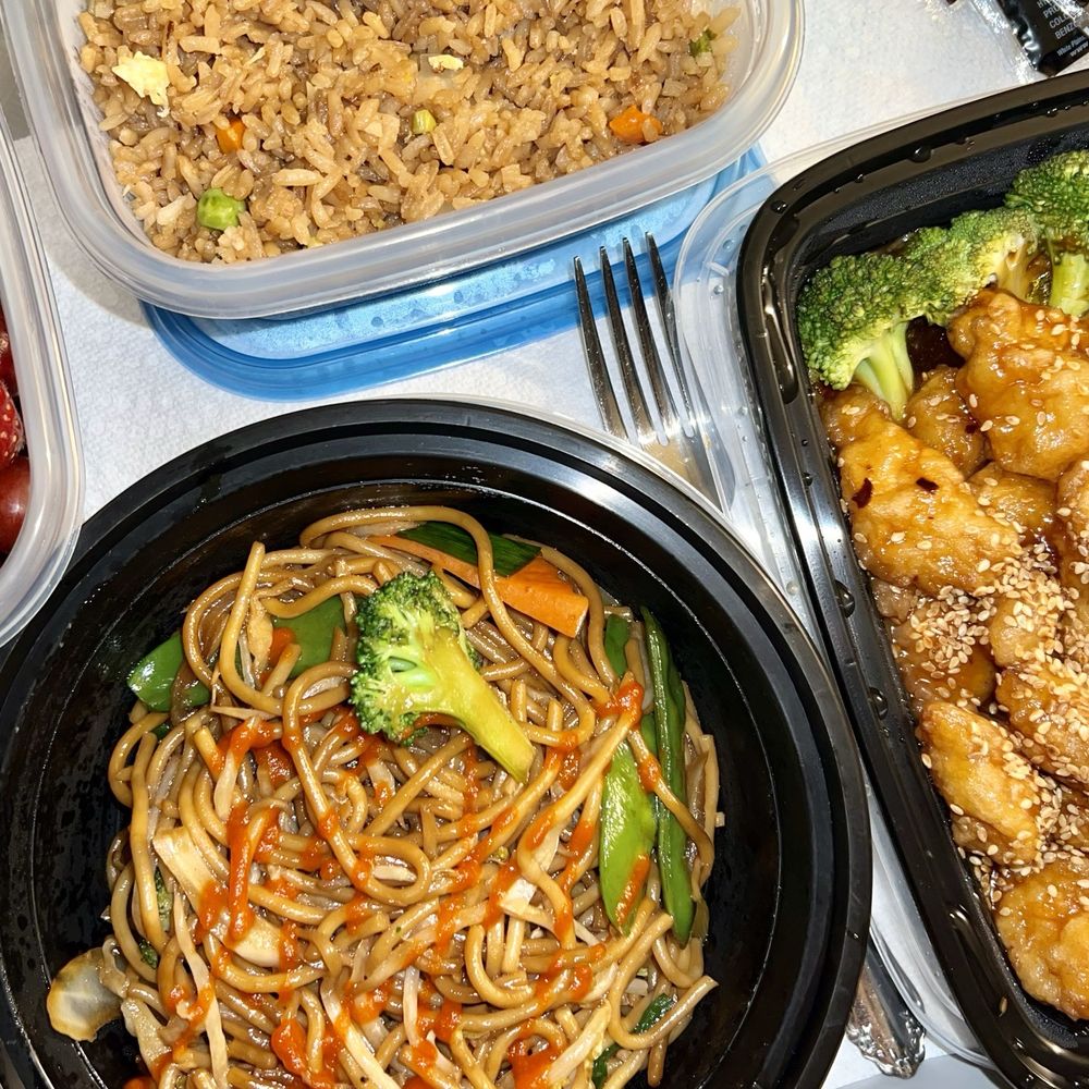 Vegetable LoMein, Sesame Chicken & Fried Rice!