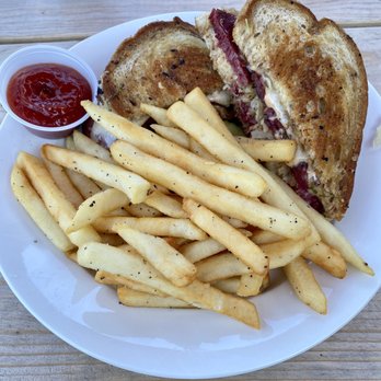 104 Main Public House - Their Reuben. - American Near Me - Topsham, Maine