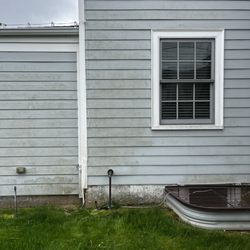 SouthShore Pressure Washing - Before picture of commercial building siding