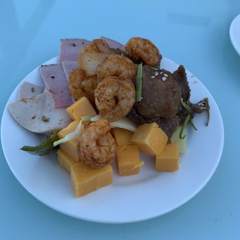 Straight Up - AYCE hors d'oeuvre with a drink order from 4-6pm...winning! - Cocktail Bars Near Me - Quezon City, NCR