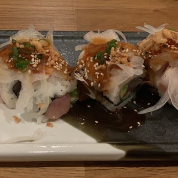 J:Unique Kitchen - Tuna tataki roll - Japanese Near Me - Ottawa, Ontario