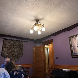 Cute rooms where you can sit to eat and have wine Cute rooms where you can sit to eat and have wine