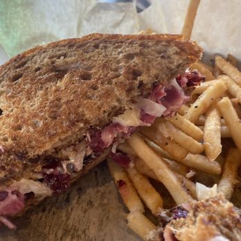 Robins - Breakfast & Brunch Near Me - Salida, Colorado