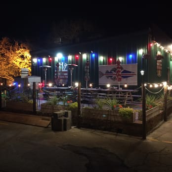 The Mucky Duck Pub - Fun patio - British Near Me - Ames, Iowa