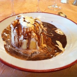 Hostellerie Fènelon - Dessert vanilla ice-cream, meringue and hot chocolaté