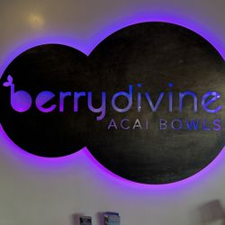Berry Divine Acai Bowls - Waiting for the yummy bowls