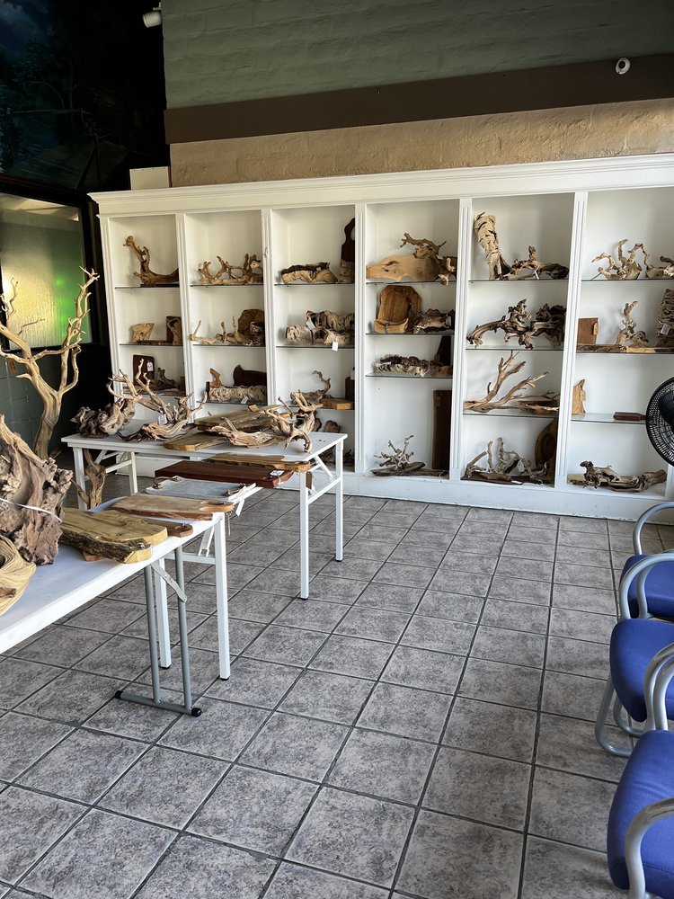 KELLY’S BOUTIQUE Updated October 2024 17091 Imperial Hwy, Yorba Linda, California Gift