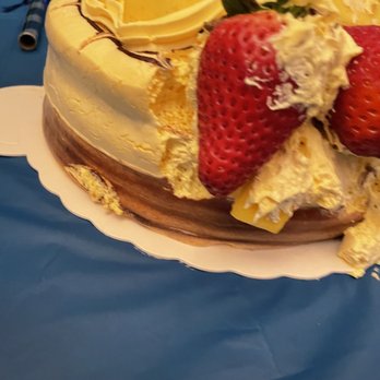 85°C Bakery Cafe-Irvine - Same cake with the plastic liner - Coffee & Tea Near Me - Irvine, California