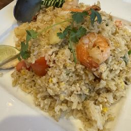 Thai fried rice w shrimp and chicken.  Unremarkable.