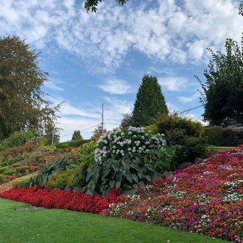 Peace Arch State Park - More eye appealing flowers while simply strolling the grounds. - Landmarks & Historical Buildings Near Me - Blaine, Washington Peace Arch State Park - More eye appealing flowers while simply strolling the grounds. - Landmarks & Historical Buildings Near Me - Blaine, Washington