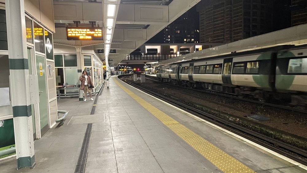 EAST CROYDON TRAIN STATION Updated September 2024 13 Photos & 22
