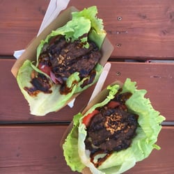 Pivovarská loď Kapitán - Burger im Eisbergsalat