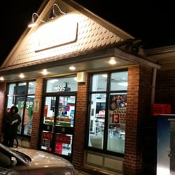7-Eleven - Outside 7 11