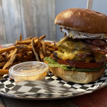 Round Up Burgers - Burgers Near Me - Oakwood, Ontario