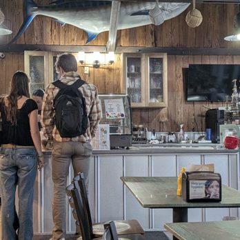 The Tea - A couple comes in and places an order - Bubble Tea Near Me - Steinhatchee, Florida