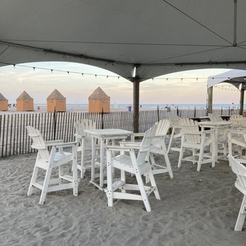 PigDog Beach Bar - Beach seating - Bars Near Me - Wildwood, New Jersey
