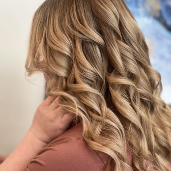 Ceanna -  Moda Studios - Hair Stylists Near Me - Beaverton, Oregon