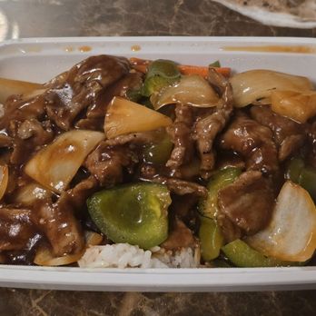 Swatow Restaurant - Beef with satay sauce on rice - Chinese Near Me - Toronto, Ontario