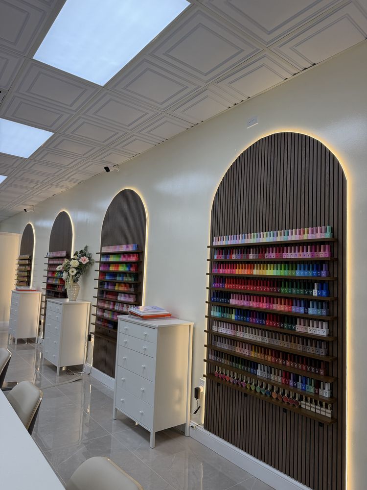 Shape Nail Lounge Logo