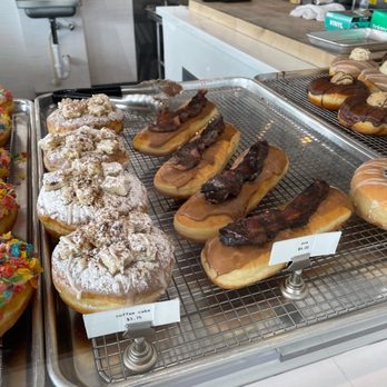 Shaka Donuts - Donuts case - Donuts Near Me - Orlando, Florida Shaka Donuts - Donuts case - Donuts Near Me - Orlando, Florida